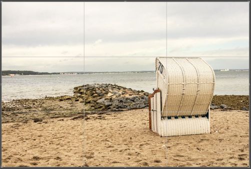 Strandbild mit überlagertem Raster zur Einstellung des geraden Horizonts